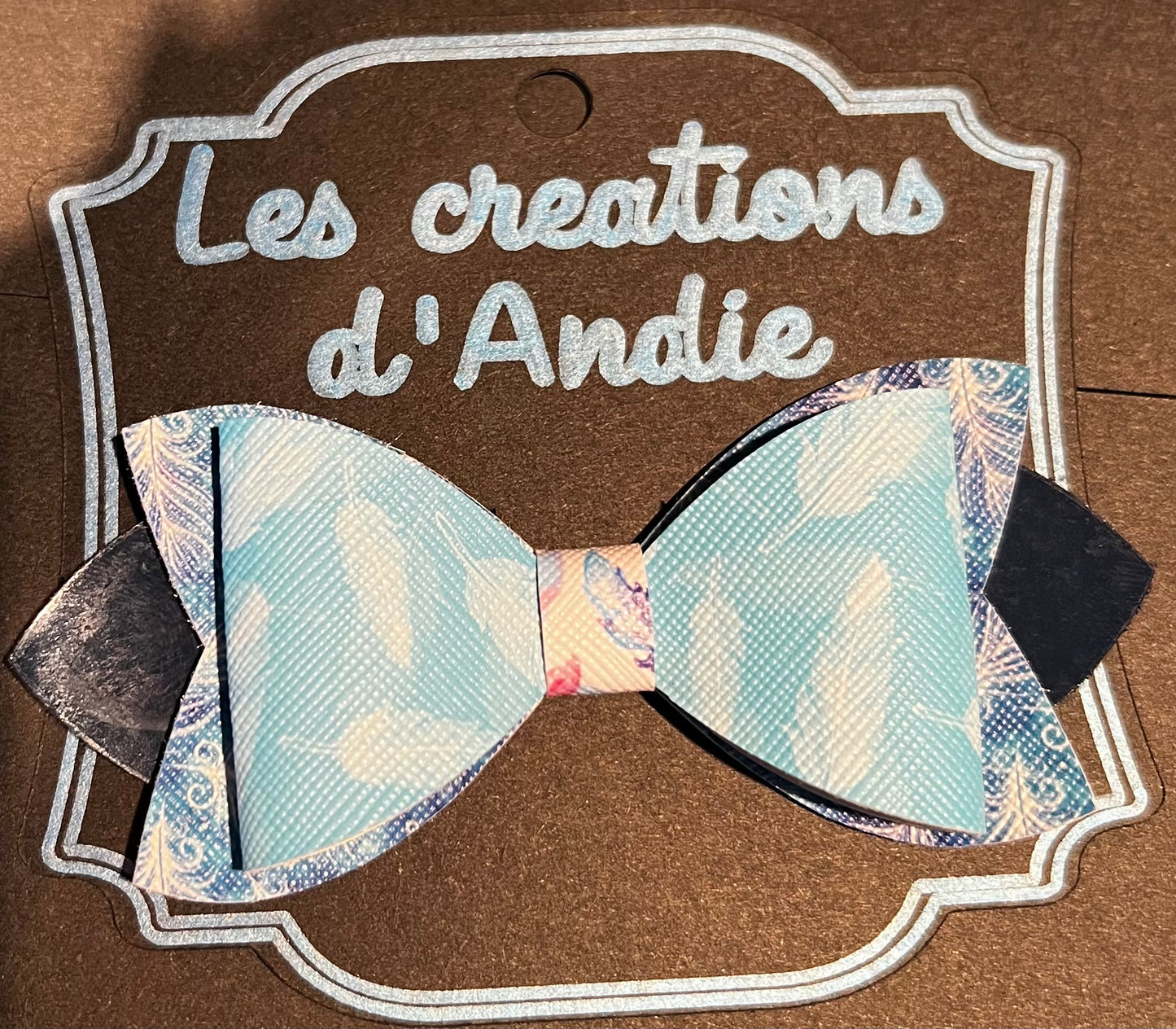 Boucle feuilles bleues pâles