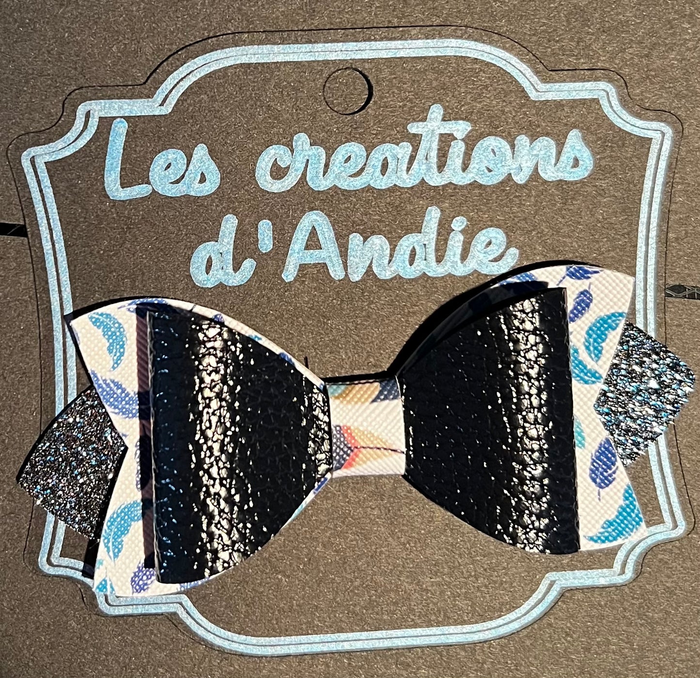 Boucle feuilles bleues